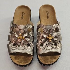 Clarks Women's Gold Sandals‎